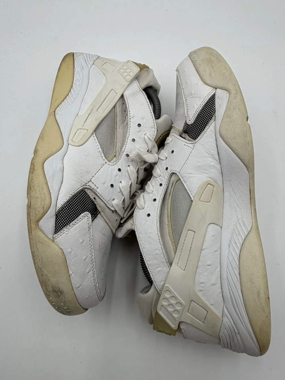 Nike Air Flight Huarache Low Men’s Size 10 White Leather Ostrich  819847-100